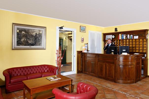 Hotel Gabarda Carpi Eksteriør bilde